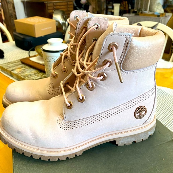Womens Timberland 6 inch Premium nubuck leather boots pink and rose gold size 7 - Picture 2 of 9